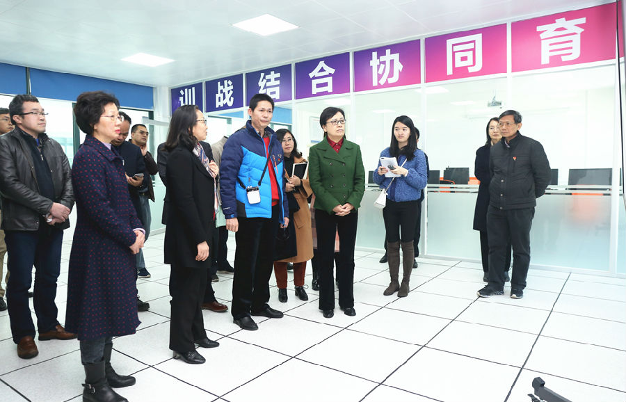 信息学院华为基地.jpg